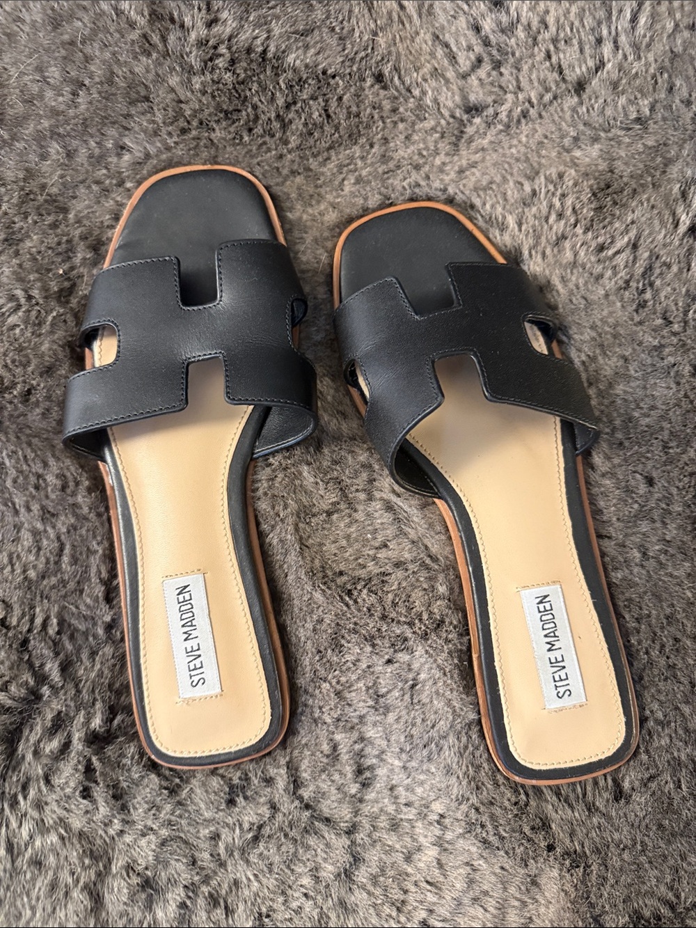 Steve Madden Black & Tan Leather Slide Sandals